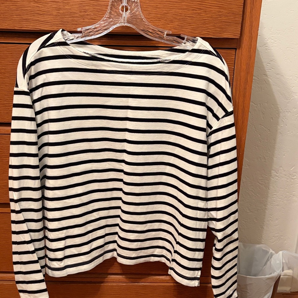 Old Navy Black and White Striped Long Sleeve Top